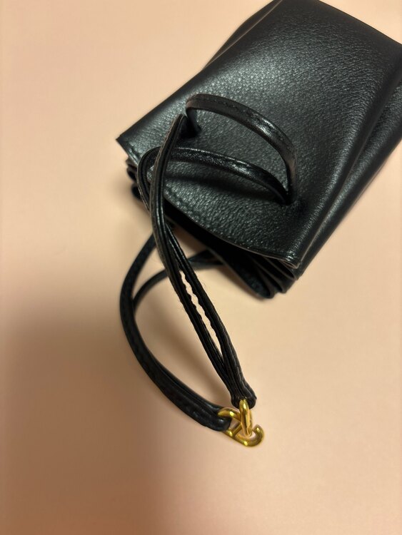 小物入れ（ブランド財布・小物）の商品画像 - 査定依頼日：2025年1月16日 - 最高査定価格：12,000円