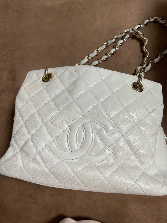 チェーントート　白（ブランドバッグ）の商品画像 - 査定依頼日：2026年1月23日 - 最高査定価格：130,500円