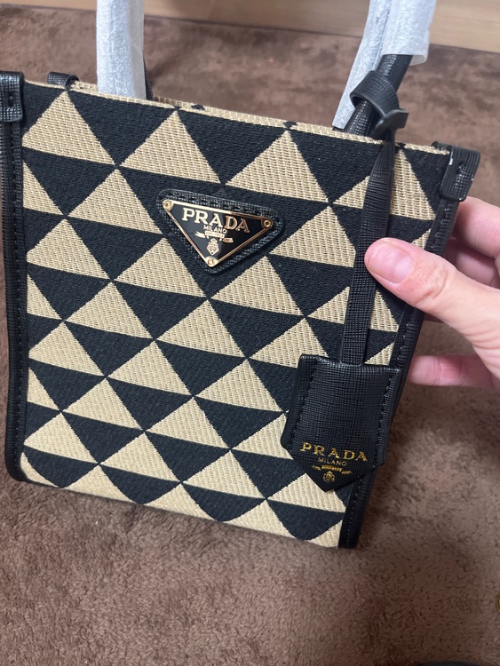 プラダ  （ブランドバッグ）の商品画像 - 査定依頼日：2025年10月14日 - 最高査定価格：175,000円