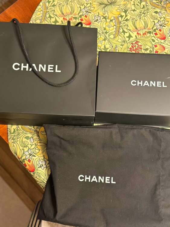 シャネルショルダーバッグ　マトラッセ　白　2.55（ブランドバッグ）の商品画像 - 査定依頼日：2025年4月24日 - 最高査定価格：400,000円