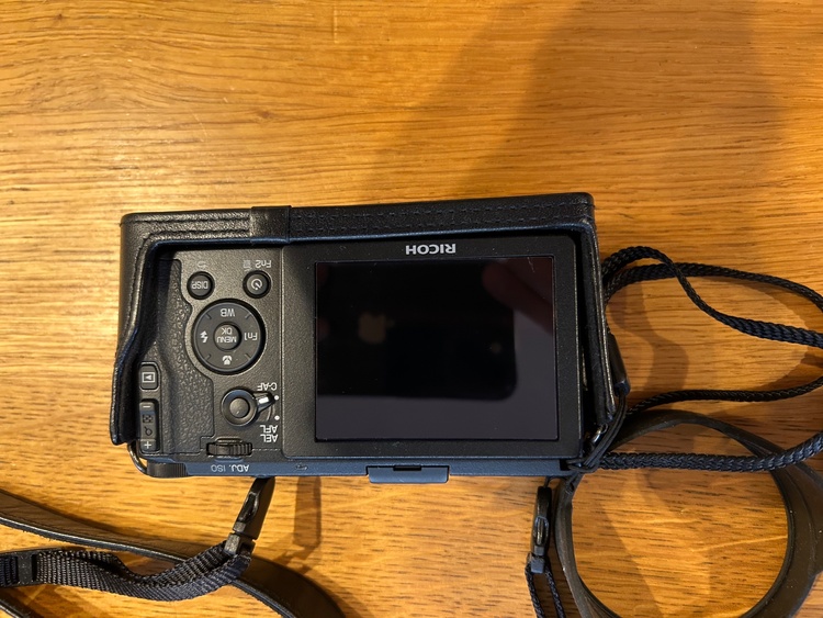 RICOH（カメラ）の商品画像 - 査定依頼日：2026年9月22日 - 最高査定価格：120,000円