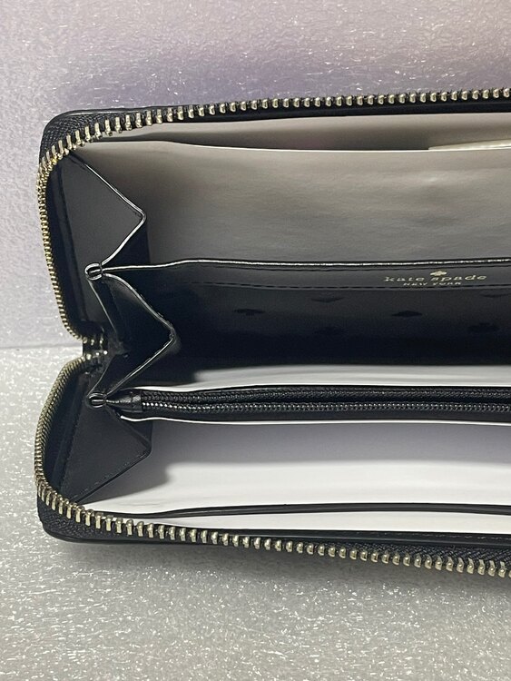 ケイトスペード 長財布 WLRU4944（古着・ファッション）の商品画像 - 査定依頼日：2025年1月9日 - 最高査定価格：1,000円