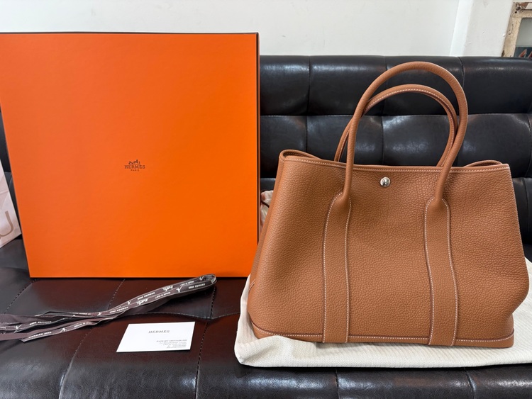 新品エルメスガーデンパーティー30K刻印ゴールド6/23購入品レザー（ブランドバッグ）の商品画像 - 査定依頼日：2025年6月24日 - 最高査定価格：650,000円