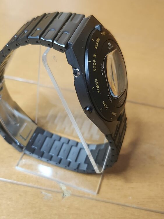 ジウジアーロ　デジタル　復刻モデル　（高級時計）の商品画像 - 査定依頼日：2025年9月2日 - 最高査定価格：15,000円