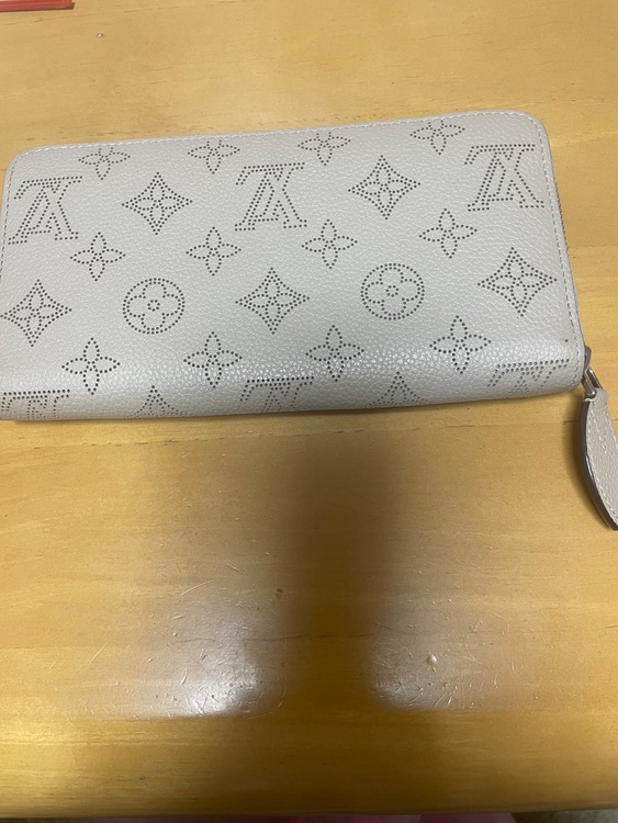 マヒナジッピウォレット（ブランド財布・小物）の商品画像 - 査定依頼日：2026年1月29日 - 最高査定価格：42,000円