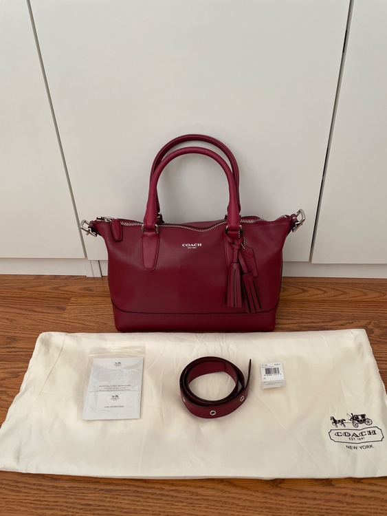Legacy Molly Satchel（型番21132）Black Cherry（ブランドバッグ）の商品画像 - 査定依頼日：2026年7月9日 - 最高査定価格：3,000円