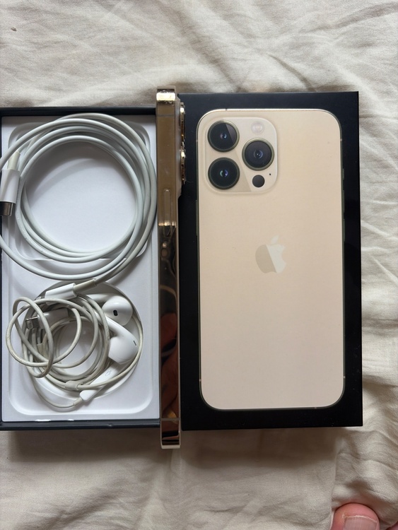 iPhone iPhone 13 Pro 128GB au（スマホ）の商品画像 - 査定依頼日：2026年7月11日 - 最高査定価格：44,500円