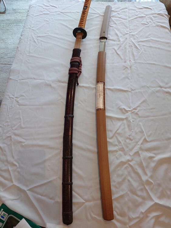 日本刀と掛け軸（美術品・骨董品）の商品画像 - 査定依頼日：2025年7月16日 - 最高査定価格：30,000円