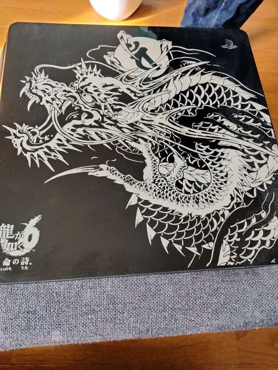 PlayStation4本体 龍が如く6 Starter Limited Pac（ゲーム機本体・ゲームソフト）の商品画像 - 査定依頼日：2023年9月2日 - 最高査定価格：11,000円