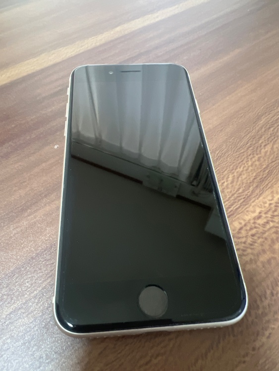 iPhone SE (第 3 世代) 64GB SIMフリー（スマホ）の商品画像 - 査定依頼日：2026年3月1日 - 最高査定価格：20,000円