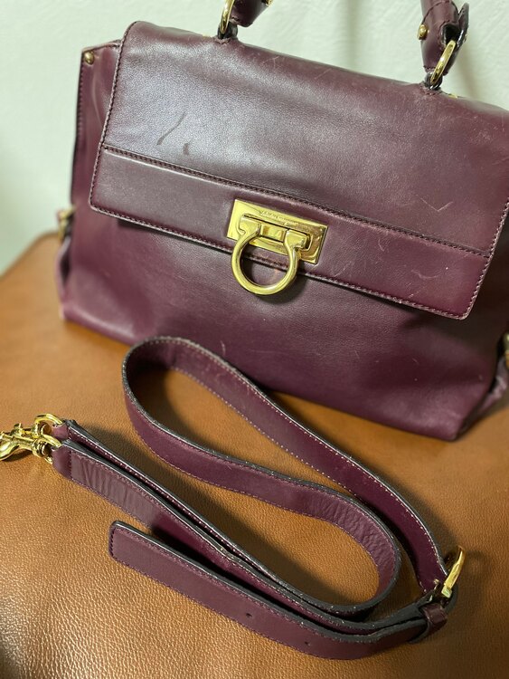 フェラガモ  （ブランドバッグ）の商品画像 - 査定依頼日：2025年5月24日 - 最高査定価格：5,000円