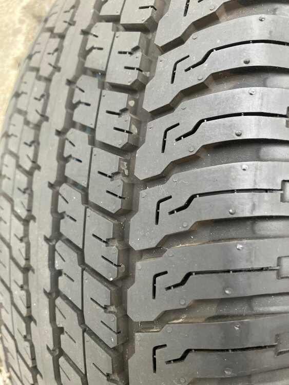 三菱トライトン　GLS純正ホイール・タイヤ(純正ナット付き)（カー用品）の商品画像 - 査定依頼日：2025年4月19日 - 最高査定価格：15,000円