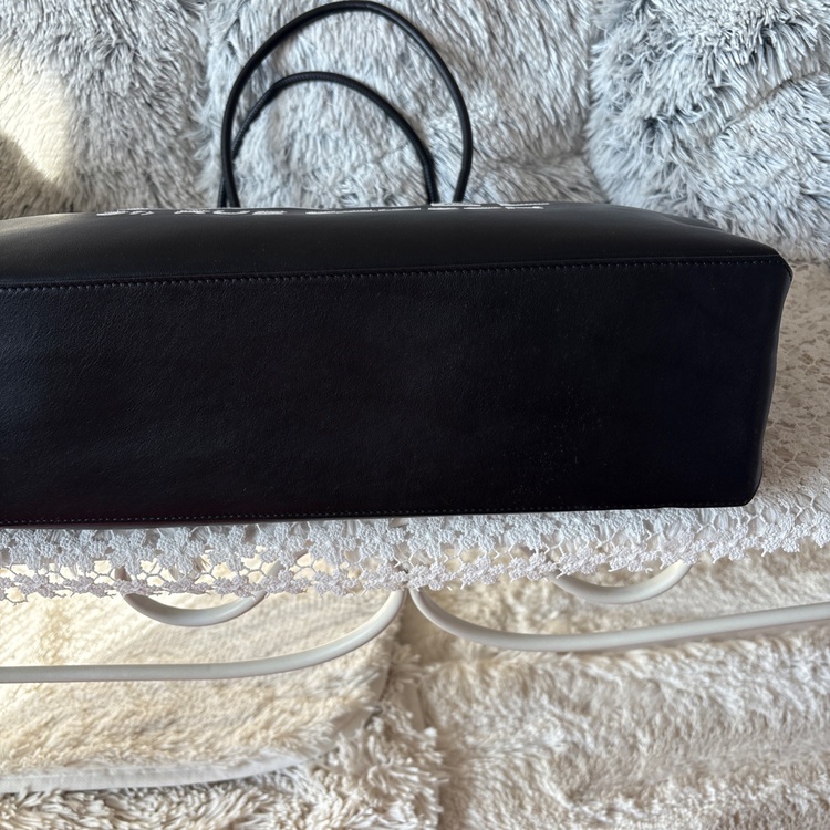 エッセンシャルトートバッグ（古着・ファッション）の商品画像 - 査定依頼日：2025年11月21日 - 最高査定価格：100,000円