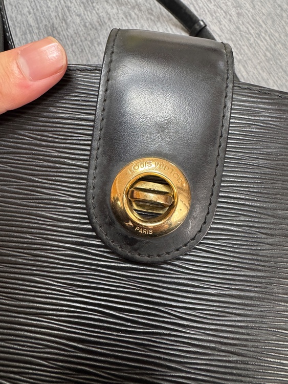 ルイヴィトン　エピ　クリュニー　ショルダーバッグ（ブランドバッグ）の商品画像 - 査定依頼日：2026年1月30日 - 最高査定価格：50,000円