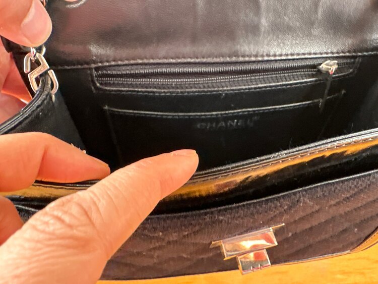 6930107（ブランドバッグ）の商品画像 - 査定依頼日：2025年4月11日 - 最高査定価格：120,000円