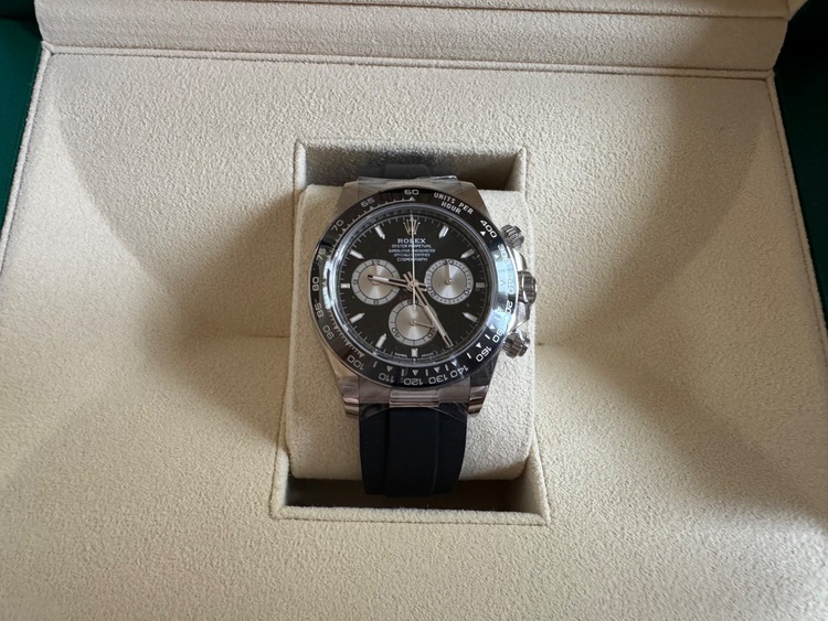 ロレックス デイトナ 126519l（高級時計）の商品画像 - 査定依頼日：2025年6月26日 - 最高査定価格：5,850,000円