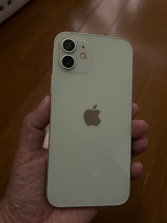 iPhone iPhone 12 64GB au（スマホ）の商品画像 - 査定依頼日：2026年8月23日 - 最高査定価格：25,000円