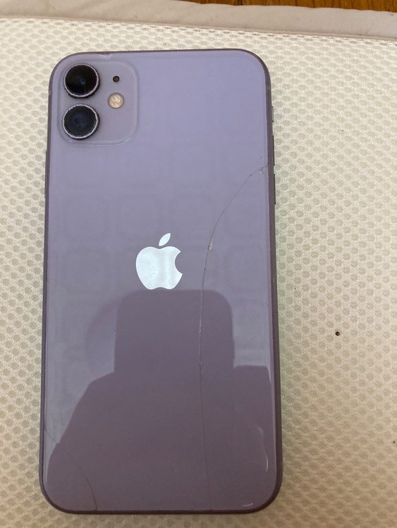 iPhone iPhone11 64GB au（スマホ）の商品画像 - 査定依頼日：2026年8月31日 - 最高査定価格：11,500円
