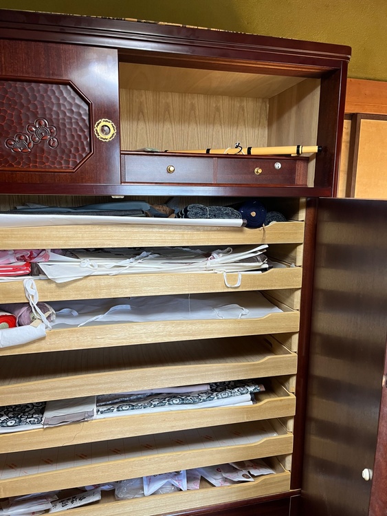 鎌倉彫り箪笥（美術品・骨董品）の商品画像 - 査定依頼日：2026年2月26日 - 最高査定価格：5,000円