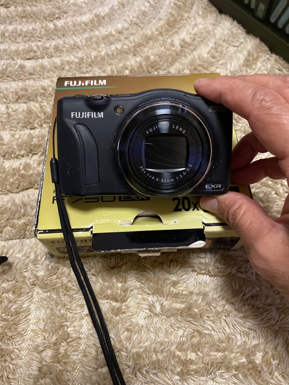 FINEPIX F750 EXR（カメラ）の商品画像 - 査定依頼日：2026年4月7日 - 最高査定価格：6,100円