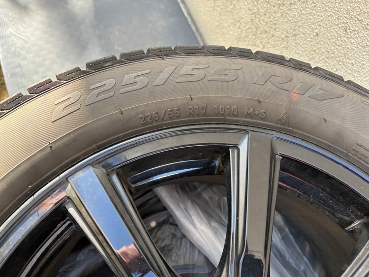 PIRELLI 225/55R17 BRANDLE ブランドル E05B 7J （カー用品）の商品画像 - 査定依頼日：2025年12月1日 - 最高査定価格：8,000円