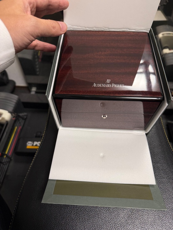 オーデマピゲ ロイヤルオーク 1530（高級時計）の商品画像 - 査定依頼日：2026年4月27日 - 最高査定価格：6,500,000円