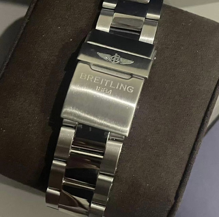 ブライトリング スーパーオーシャン A1739（高級時計）の商品画像 - 査定依頼日：2026年4月4日 - 最高査定価格：330,000円