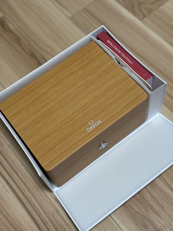 シーマスター300マスタークロノメーター234.30.41.21.03.001（高級時計）の商品画像 - 査定依頼日：2025年8月3日 - 最高査定価格：620,000円