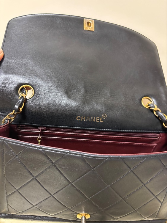 ダイアナフラップ（ブランドバッグ）の商品画像 - 査定依頼日：2025年9月8日 - 最高査定価格：330,000円