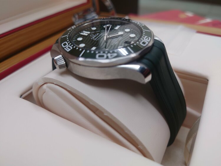 オメガ　シーマスター　ダイバー300M コーアクシャル　マスター　クロノメーター（高級時計）の商品画像 - 査定依頼日：2026年4月22日 - 最高査定価格：100,000円