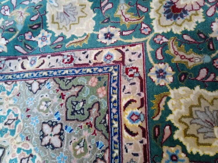 ペルシャ絨毯（家具・寝具）の商品画像 - 査定依頼日：2025年9月15日 - 最高査定価格：30,000円