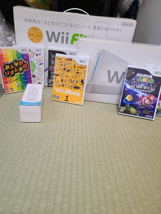 Wii wii fit plus リモコンプラス　　ｹﾞｰﾑｿﾌﾄ6種（ゲーム機本体・ゲームソフト）の商品画像 - 査定依頼日：2025年11月14日 - 最高査定価格：2,000円