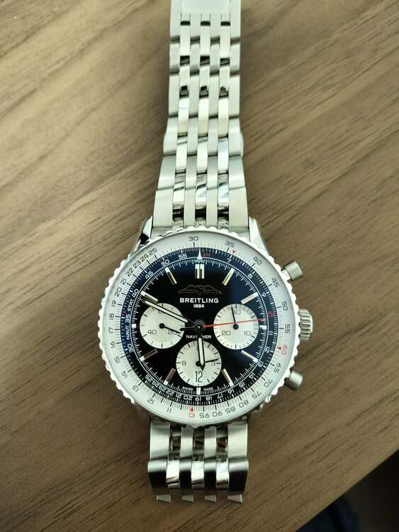 ナビタイマー b01 クロノグラフ 43（高級時計）の商品画像 - 査定依頼日：2025年3月4日 - 最高査定価格：770,000円