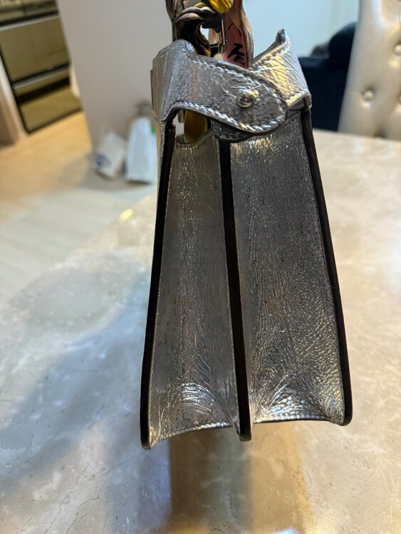 フェンディ  （ブランドバッグ）の商品画像 - 査定依頼日：2025年5月2日 - 最高査定価格：250,000円