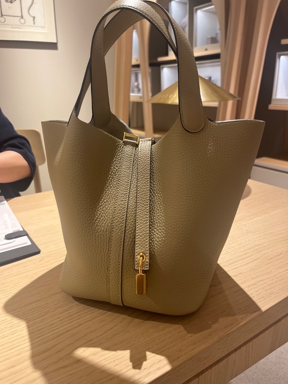 ピコタン22（ブランドバッグ）の商品画像 - 査定依頼日：2025年6月24日 - 最高査定価格：500,000円