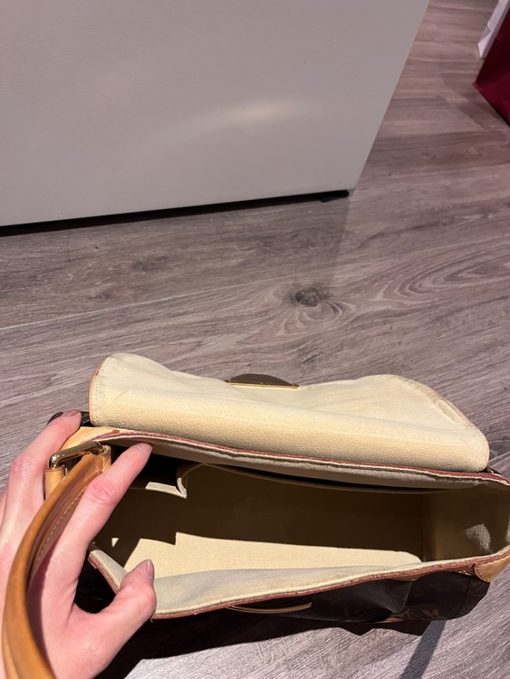 ビバリー（ブランドバッグ）の商品画像 - 査定依頼日：2026年3月2日 - 最高査定価格：125,000円