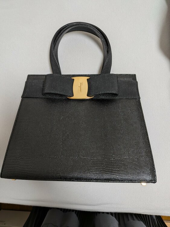 フェラガモ  （ブランドバッグ）の商品画像 - 査定依頼日：2026年2月22日 - 最高査定価格：15,000円