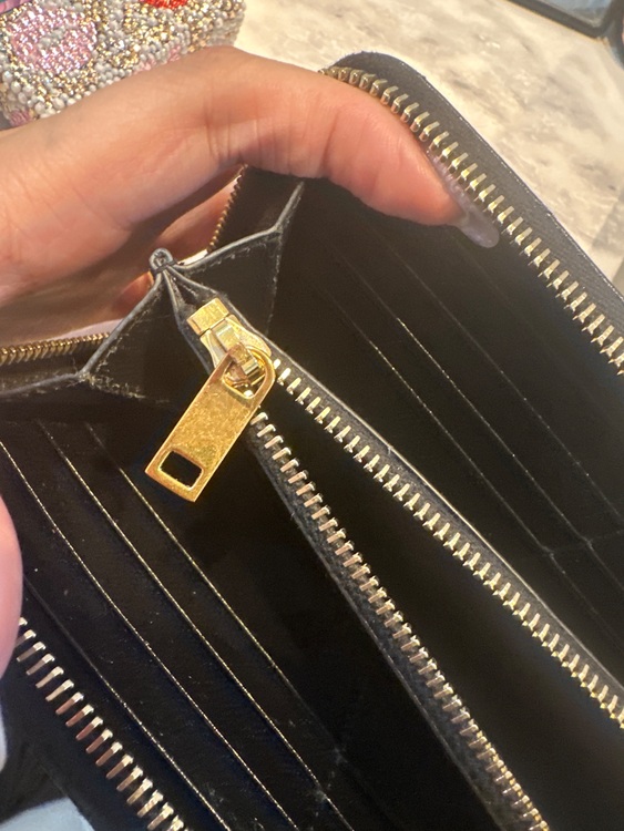 358094（ブランド財布・小物）の商品画像 - 査定依頼日：2025年9月28日 - 最高査定価格：13,000円