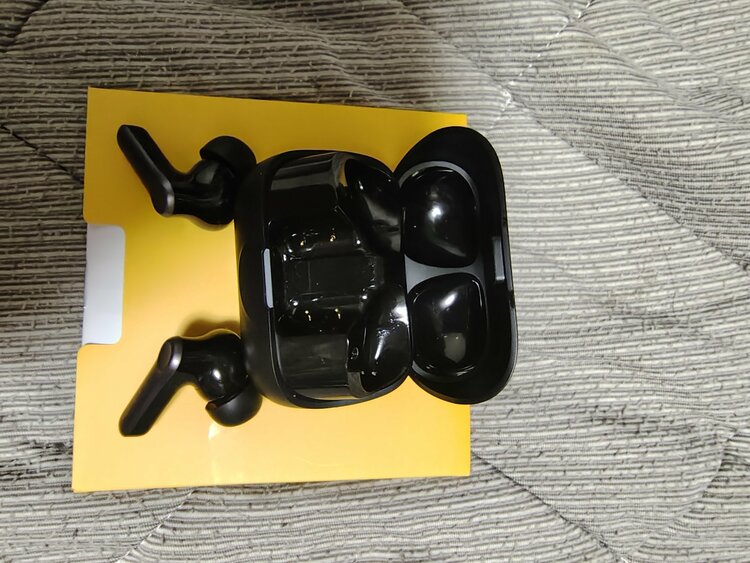 earfun air pro 4＋（オーディオ・スピーカー）の商品画像 - 査定依頼日：2026年8月4日 - 最高査定価格：2,500円