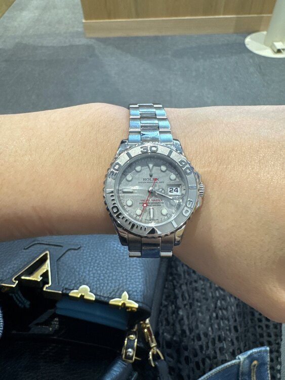 ロレックス ヨットマスター ろれじうみ（高級時計）の商品画像 - 査定依頼日：2025年3月24日 - 最高査定価格：1,160,000円