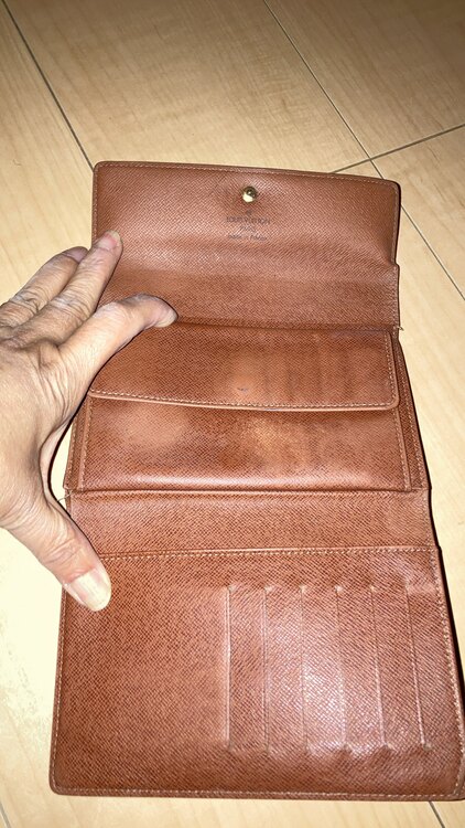 財布（ブランドバッグ）の商品画像 - 査定依頼日：2025年1月25日 - 最高査定価格：6,000円