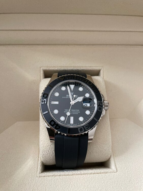 ロレックス ヨットマスター 22665（高級時計）の商品画像 - 査定依頼日：2024年12月26日 - 最高査定価格：4,050,000円