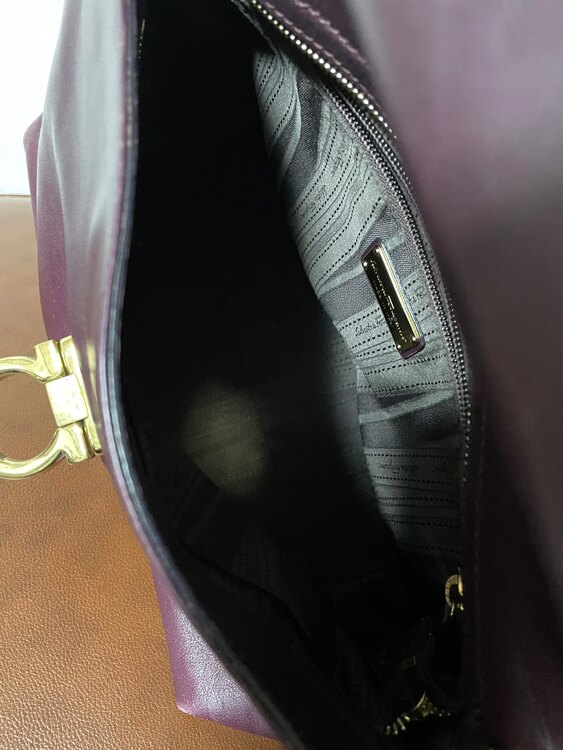 フェラガモ  （ブランドバッグ）の商品画像 - 査定依頼日：2025年5月24日 - 最高査定価格：5,000円