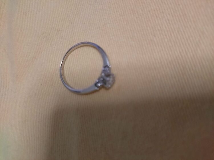 婚約指輪（宝石）の商品画像 - 査定依頼日：2025年10月19日 - 最高査定価格：200,000円