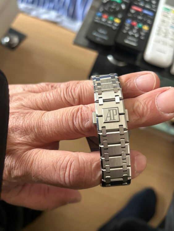 オーデマピゲ ロイヤルオーク （高級時計）の商品画像 - 査定依頼日：2025年3月8日 - 最高査定価格：7,350,000円