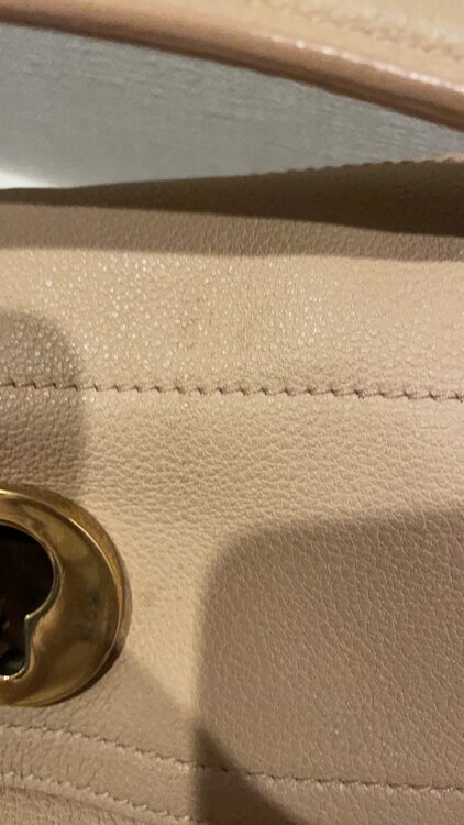 イブサンローラン  （ブランドバッグ）の商品画像 - 査定依頼日：2025年4月24日 - 最高査定価格：32,000円