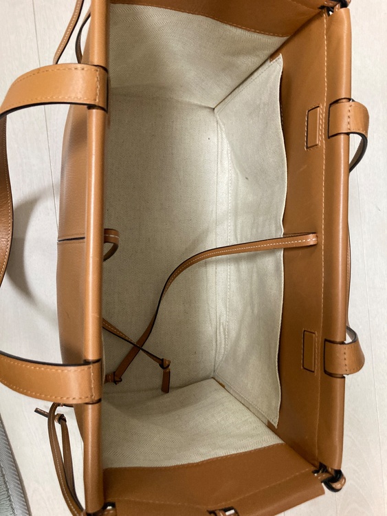 ロエベ　クッショントート（ブランドバッグ）の商品画像 - 査定依頼日：2026年3月4日 - 最高査定価格：52,000円