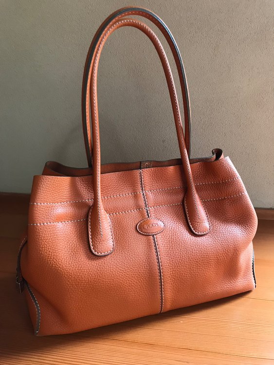 トッズ　ショルダーバッグ（ブランド財布・小物）の商品画像 - 査定依頼日：2022年8月12日 - 最高査定価格：10,000円