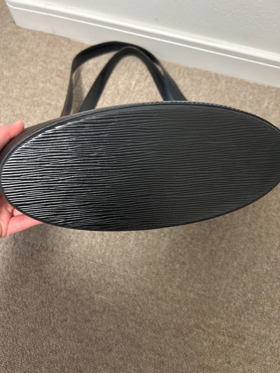 エピ（ブランドバッグ）の商品画像 - 査定依頼日：2025年11月27日 - 最高査定価格：40,000円