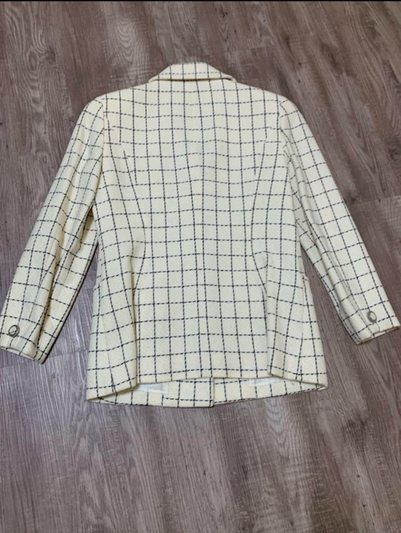 カールラガーフェルドのスカートスーツ（古着・ファッション）の商品画像 - 査定依頼日：2025年6月12日 - 最高査定価格：2,000円